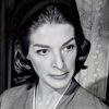 Angelines Fernández as Paco's wife (Supermarket Clerk)