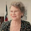 Terri Merritt Bennett as Della