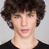 Fernando Lindez as Julián