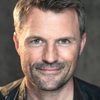 Stefan Boehm as Captain Matthews