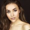 Lina Lecompte as Mia