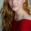 Harriet Slater as Jax Hunter