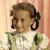 Sharon McManus as Little Girl Beggar