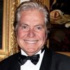 Hussein Fahmy as Stelio