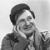 Maurice Gosfield as Guard on Bridge(uncredited)