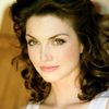 Elena Lyons as Kelly Gold