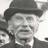 Juliusz Kalinowski as Old Man Donating Blood