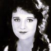 Alice Day as Claudia Elliott