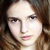 Yona Kervern as Emma Jarjeau