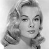 Leslie Parrish as Zema, Lon's moon girl