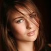 Viktoria Vinyarska as Izzy Davis