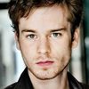 Florian Bartholomäi as Henning