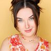 Julia Stier as Lindsay