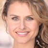 Justine Kacir as Ellie Parker