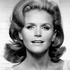 Lee Remick as Viv Stamper