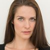 Jolien Rutgers as Canadiense Productora