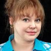 Olga Mashnaya as Decont - a teleportation officer at Alpha
