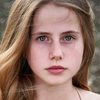 Felizia Trube as Little Texel