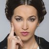 Bea de la Cruz as Isabel (Novia)
