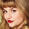 Taylor Kinkead as Evelyn
