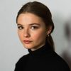 Stefanie Scott as Alex Lainey