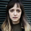 Anna Suk as Zoe