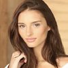 Aitana Rinab Perez as Julie