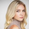 Abby Ross as Carrie