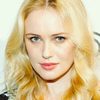 Hannah New as Elizabeth