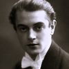 Einar Hanson as Lt. Davis
