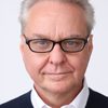 Andy Prosky as Carl Senior