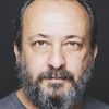 Hakkı Haluk Cömert as İsmet