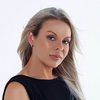 Jackie Murray as Vicki's Mum