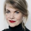 Martina Zinner as Bertis Freundin