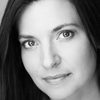 Viktória Szávai as Hanák Eszter