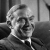 Graham Greene as L'assureur anglais