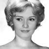 Anna Gaylor as La mère de Manu