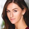 Avaah Blackwell as Scarlett Jones
