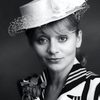 Annie Cordy as la dame de l'immeuble de Marguerite