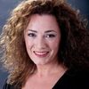 Analía Ivars as Bella amante