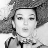 Viky Lussón as María