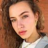 Gina Mastronicola as Melién