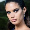 Sara Sampaio as Wendy