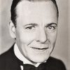 Edward Earle as Roberts - Butler(uncredited)