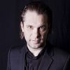 Hans Teeuwen as Tinus (voice)