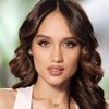 Cinta Laura Kiehl as Nicole