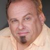 Arturo Gil as Giddy