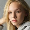 Jule Hermann as Emma