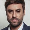 Álvaro Gómez as Julio