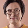 Seo Hyun-chul as Chief Detective